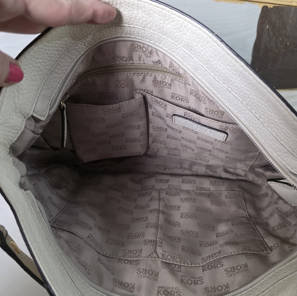 Michael Kors Hallie large leather Hobo Shoulder Crossbody - Picture 4 of 16